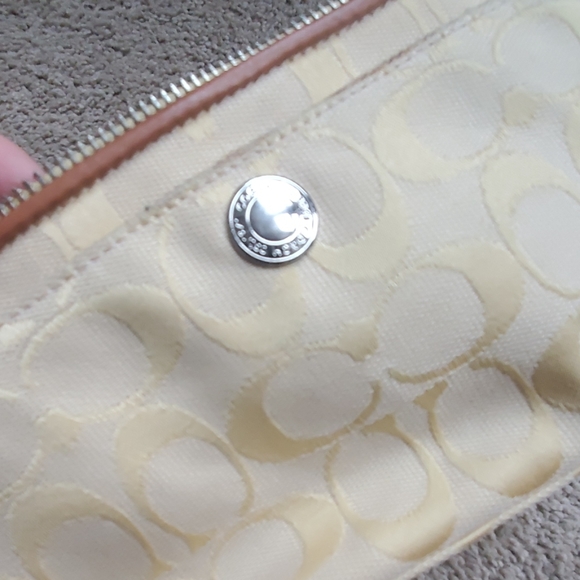 Coach Clutch - Picture 5 of 5